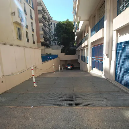 Climatisé Avec Terrasse, Parking Et Alcôve – Centre De Menton, Proche Plages Et Commerces - Fr-1-196-191